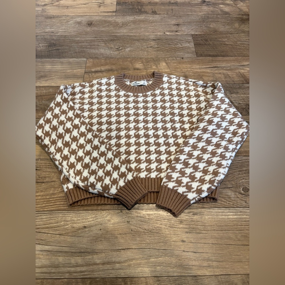Hollister Women’s Cropped Houndstooth Sweater